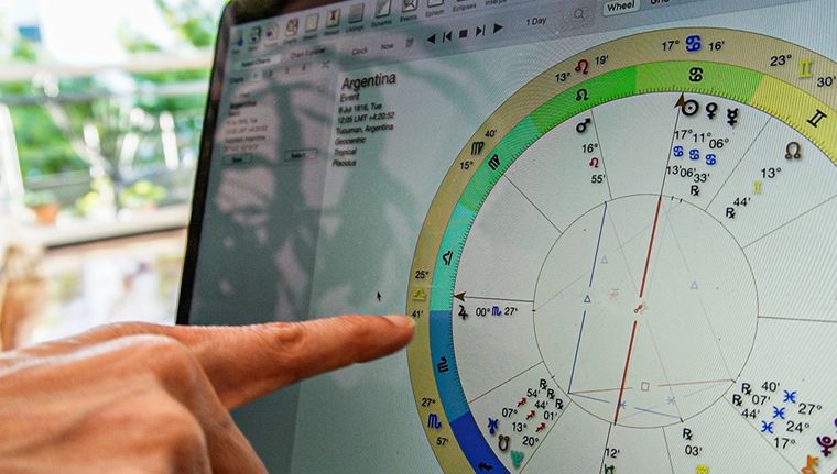 Mirá lo fácil y rápido que podes buscar tu carta natal por vos mismo y de manera totalmente gratuita desde la comodidad de tu celular o computadora Foto: Analía Melnik/MDZ