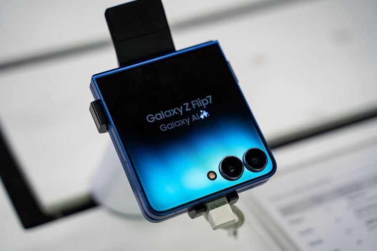 Walmart liquida el Samsung Galaxy Z Flip7 FE, el teléfono más exitoso de 2025.