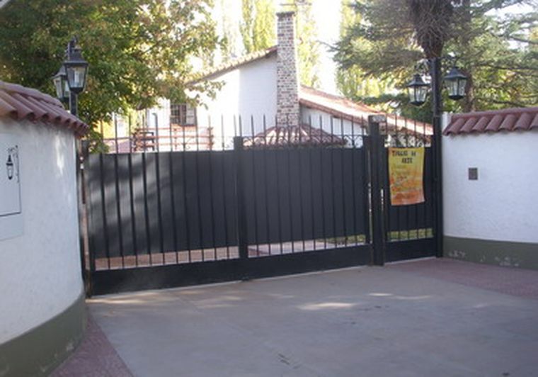 Este es el ingreso al colegio El Nogal de La Carrodilla. Foto: Mdz