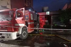 Los bomberos trabajando durante el incendio. (Imagen ilustrativa)