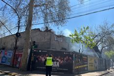 este domingo se reactivo el incendio de una antigua sede policial en pleno centro
