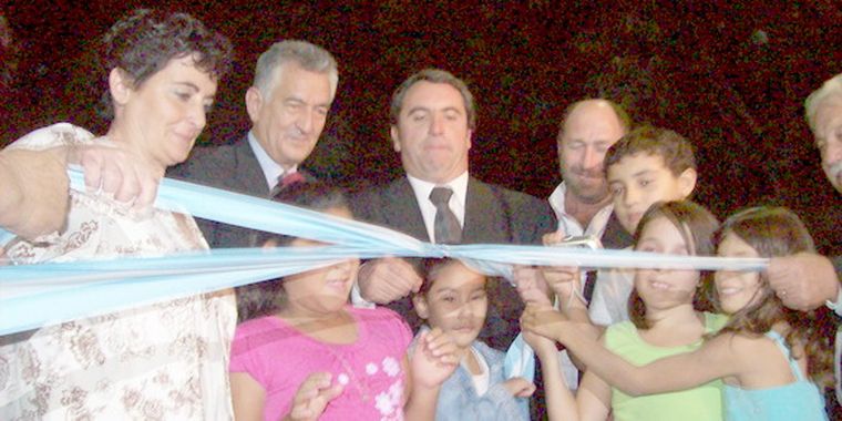 Rodríguez Saá y Difonso inaugurando la primera etapa de la obra de asfalto.