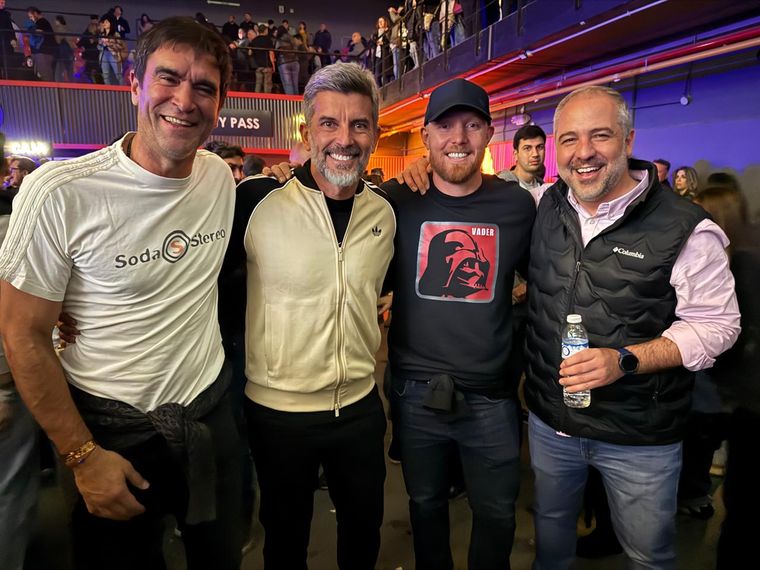 La foto viral: Emir Andraos -intendente de Tunuyán-, Ulpiano Suarez -intendente de la Ciudad de Mendoza-, Esteban Allasino -intendente de Luján de Cuyo- y Matías Stevanato -intendente de Maipú-. La foto viral: Emir Andraos -intendente de Tunuyán-, Ulpiano Suarez -intendente de la Ciudad de Mendoza-, Esteban Allasino -intendente de Luján de Cuyo- y Matías Stevanato -intendente de Maipú-.