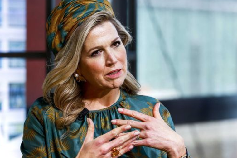 Máxima de los Países Bajos suele destacarse por utilizar colores vibrantes en sus looks. Foto: EFE