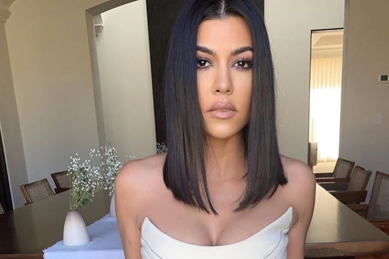 Kourtney Kardashian explica en sus looks cuál es el textil más famoso del 2022 Foto: Over Karma