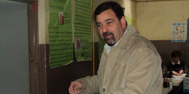 El candidato a vicegobernador cumplió con su deber cívico.