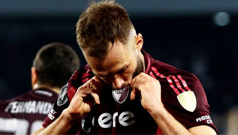 Germán Pezzella se despidió de River.&nbsp;El defensor campeón del mundo acordó la rescisión de su contrato después de varias semanas entrenándose apartado en Cantilo.