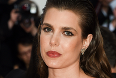 Foto: https://www.sheknows.com/wp-content/uploads/2022/01/charlotte-Casiraghi-runway.jpg