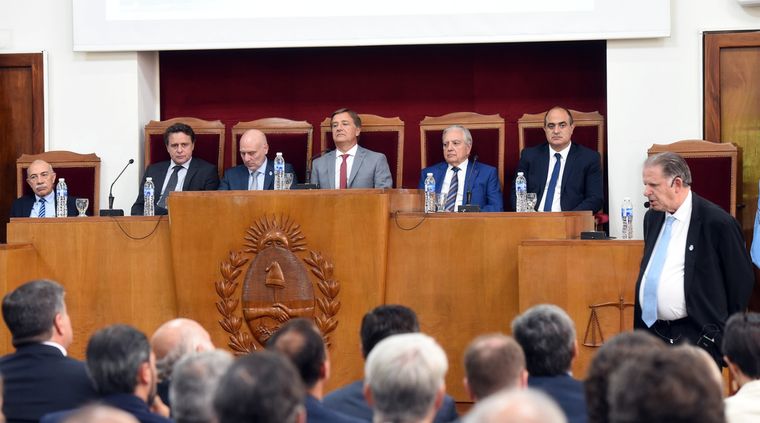 La negociación contó con la participación de casi todos los ministros de la Corte.