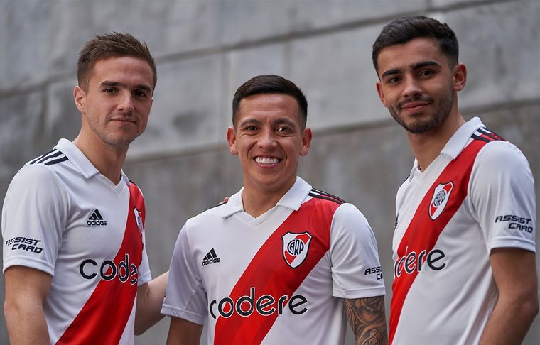 River Plate La nueva camiseta de River, con Palavecino, Barco y Simón.