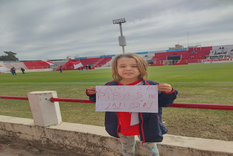 helena, la nina viral que juega al futbol, suena conocer a messi y emociono a la seleccion femenina