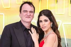 La pareja está muy enamorada.