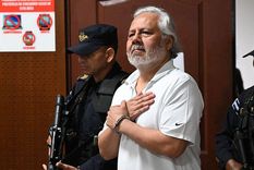 Al abogado constitucionalista Enrique Anaya, acusado por la Fiscalía de lavado de dinero, le decretaron detención preventiva. Al abogado constitucionalista Enrique Anaya, acusado por la Fiscalía de lavado de dinero, le decretaron detención preventiva.