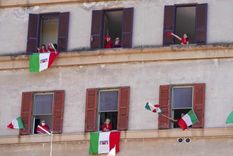 Los italianos cantaron bella ciao desde sus balcones para conmemorar el fin del fascismo