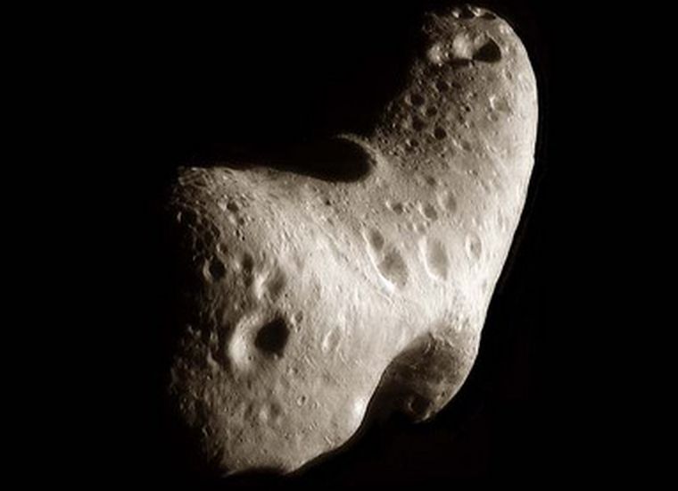 El asteroide Eros, en foto de la NASA.