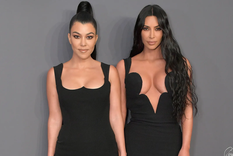 La impactante historia de cómo Kourtney y Kim Kardashian iniciaron su rivalidad Kourtney y Kim Kardashian son las hermanas mayores del clan. Foto: Instagram @kimkardashian