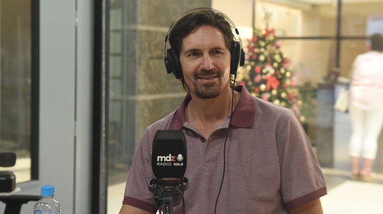 Alejandro Chirino en el estudio de MDZ Radio. Alejandro Chirino en el estudio de MDZ Radio.