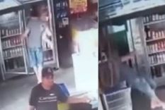 Aún no se sabe donde sucedió semejante escena en la que casi muere electrocutado un hombre por abrir la heladera estando descalzo Foto: Noticias Argentinas