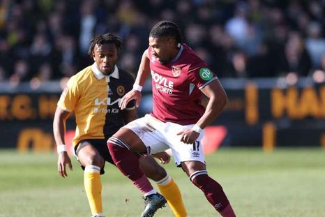 Un futbolista de la Premier League no podrá hacer pesas en el gimnasio por orden de su equipo. Un futbolista de la Premier League no podrá hacer pesas en el gimnasio por orden de su equipo.
