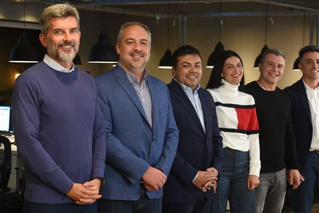 Los intendnetes que visitaron la nueva casa de MDZ y MDZ Radio.&nbsp;