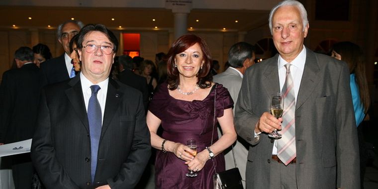 El presidente del Consejo, Miguel Navarro junto a Silvia Lemos, vicepresidenta segunda, e Italo Garabaglia. Foto: Gentileza