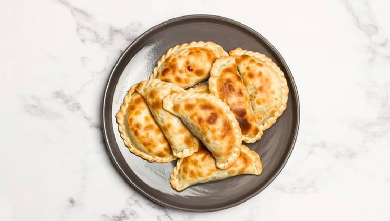 Cómo preparar empanadas de humita (Shutterstock).