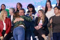 ¿Y Victoria Tolosa Paz? La segunda candidata a diputada nacional de Unión por la Patria se quedó afuera de un plenario de mujeres ayer en Merlo. Foto: Prensa Unión por la Patria