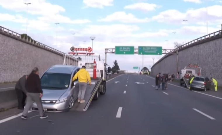 Choque entre cuatro autos en la General Paz Foto: NA