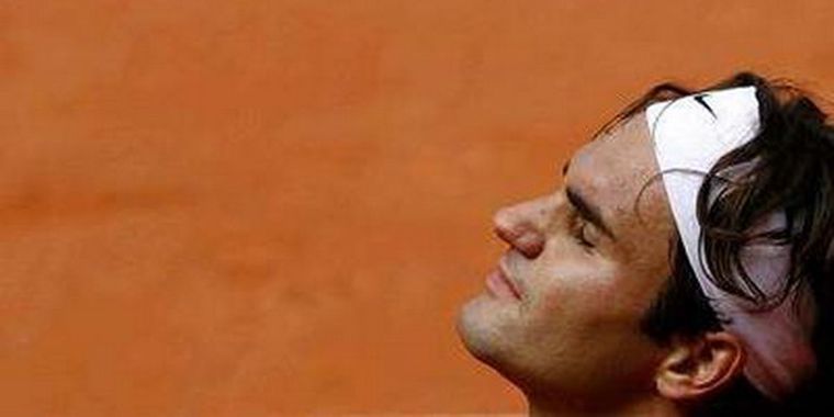 Avanza el reloj suizo, Roger Federer.