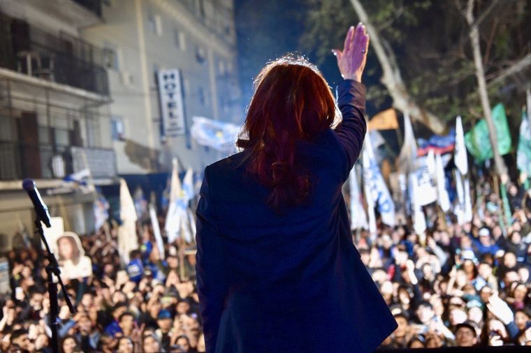 Cristina Fernández de Kirchner lanzó una dura advertencia en medio de un pedido de disculpas Foto: Twitter @CFKArgentina