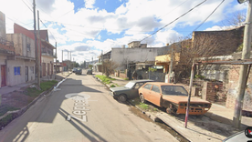 El kiosco está ubicado sobre la calle Zepellin, entre avenida Intendente Federico Pedro Russo y Cayetano Donizetti.