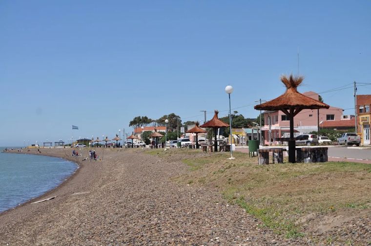 El pueblo de San Blas ofrece playas amplias y un entorno natural ideal para un verano tranquilo.