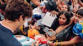 Colapinto, rodeado de fans en San Pablo. Colapinto, rodeado de fans en San Pablo.