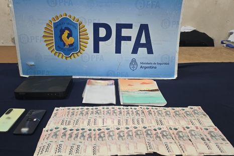 Los operativos de la Policía Federal Argentina (PFA) actuaron contra varios tallesres textiles clandestinos en el Gran Buenos Aires. Los operativos de la Policía Federal Argentina (PFA) actuaron contra varios tallesres textiles clandestinos en el Gran Buenos Aires.
