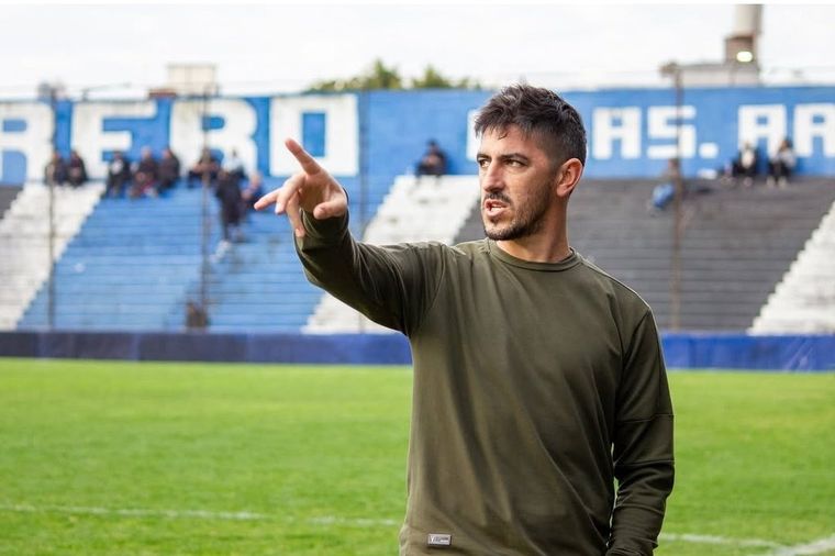 Dolor en el Ascenso: a los 35 años, murió el DT de Luján tras descompensarse luego de un amistoso. Foto: @ClubLujan_Ok