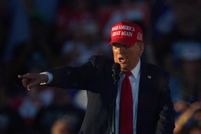 MDZol | Donald Trump promete bajar la inflación y políticas anti-inmigrantes. Foto: EFE/EPA/ALLISON DINNER