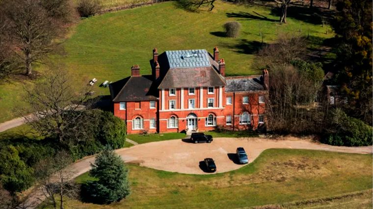 Forest Lodge, anteriormente conocido como Holly Grove, Imagen: Archivo de Historic England / Heritage-Images. Forest Lodge, anteriormente conocido como Holly Grove, Imagen: Archivo de Historic England / Heritage-Images.