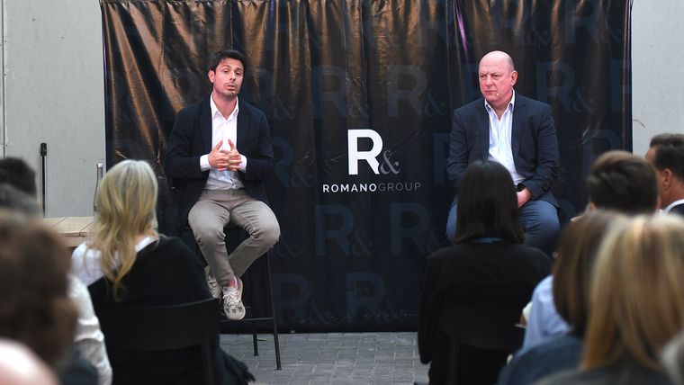 Alfredo Romano (h) y Sergio Berensztein, en plena disertación. Alfredo Romano (h) y Sergio Berensztein, en plena disertación.