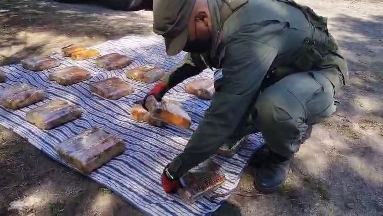 El trabajo de los gendarmes en el lugar.  El trabajo de los gendarmes en el lugar.