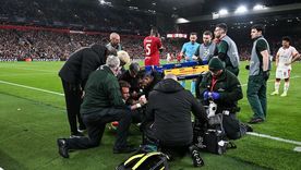 Escalofrante lesión en Liverpool-Galatasaray: Noa Lang casi se arranca un dedo con un cartel de publicidad. Escalofrante lesión en Liverpool-Galatasaray: Noa Lang casi se arranca un dedo con un cartel de publicidad.