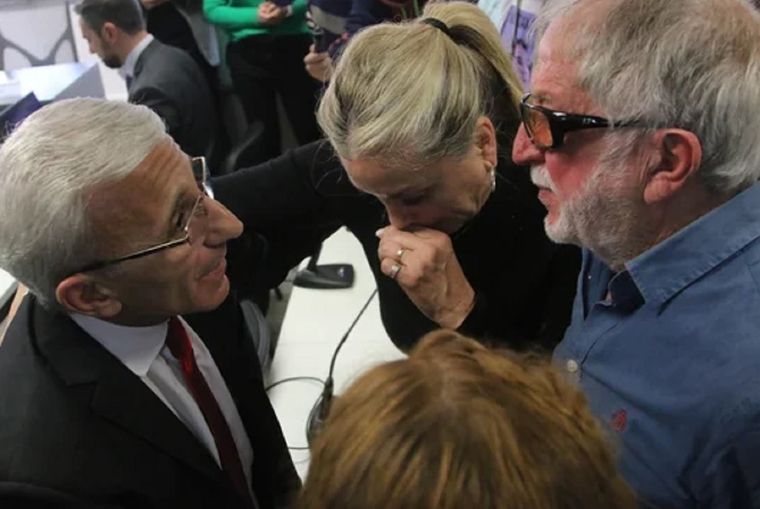 La familia de la víctima durante la lectura de la sentencia contra Carmona Foto: NA