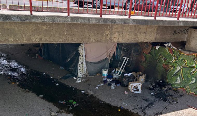 La improvisada casa de Rita en el cauce del Zanjón de los Ciruelos. La improvisada casa de Rita en el cauce del Zanjón de los Ciruelos.