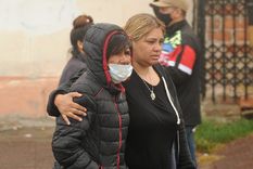 La mamá de Maia (con barbijo) es adicta a las drogas y prometió dejar de consumir si la nena aparecía con vida