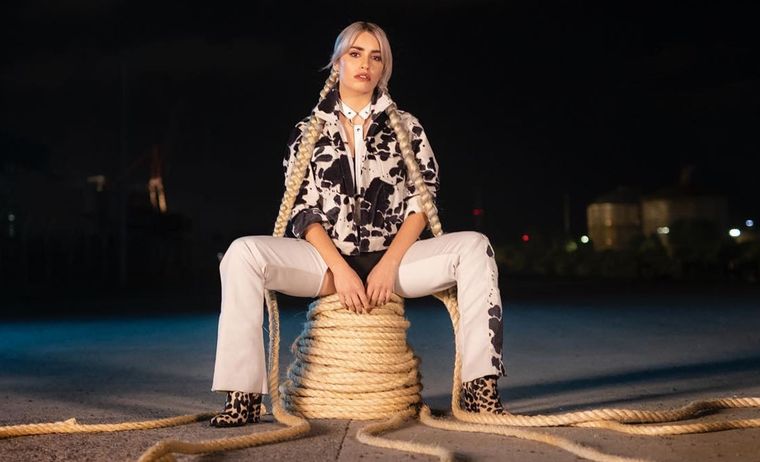 DE FRENTE. COMO CON TODOS LOS TEMAS, LALI DIO LA CARA.