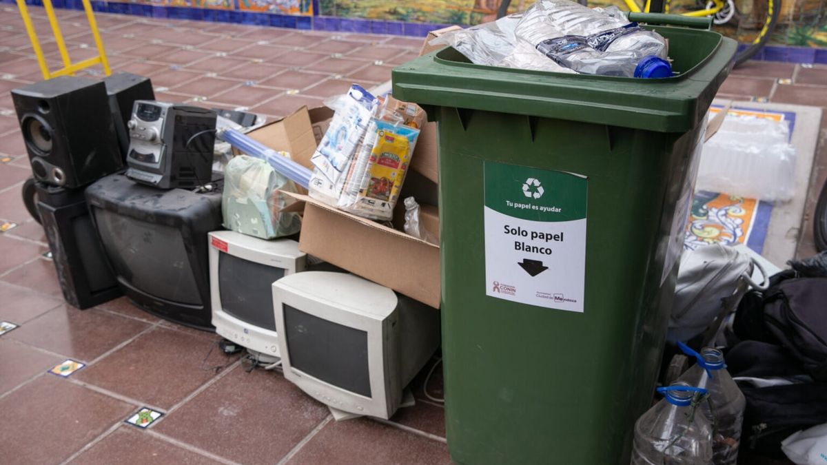 Dónde y cuándo llevar residuos electrónicos en Men