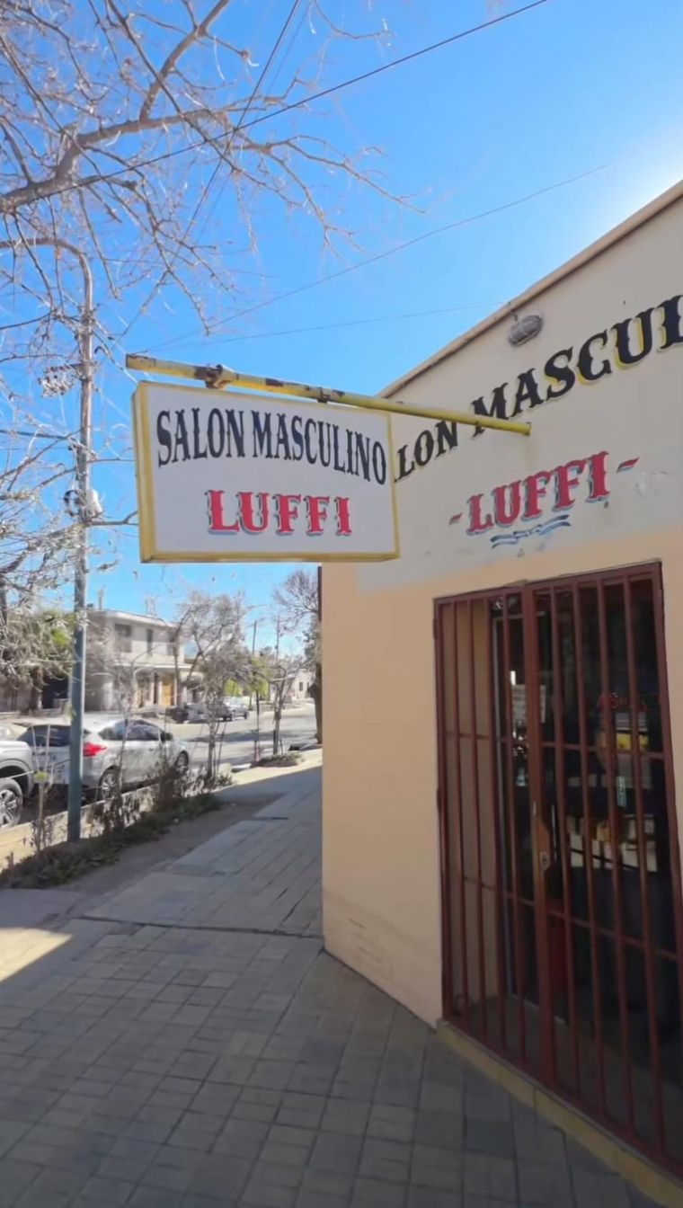 La fachada del icónico comercio de Villa Hipódromo, considerado el hogar del peluquero más longevo de Mendoza. La fachada del icónico comercio de Villa Hipódromo, considerado el hogar del peluquero más longevo de Mendoza.