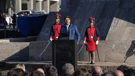 El gobernador Maximiliano Pullaro encabezó el acto por el Día de la Bandera, donde lanzó críticas contra el Gobierno de Javier Milei. El gobernador Maximiliano Pullaro encabezó el acto por el Día de la Bandera, donde lanzó críticas contra el Gobierno de Javier Milei.