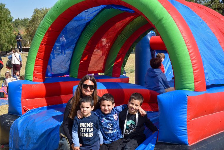 La familia Tizio a pura diversión. La familia Tizio a pura diversión.