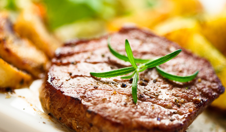 Pasos sencillos para una carne de res jugosa al horno con papas Foto: Shutterstock