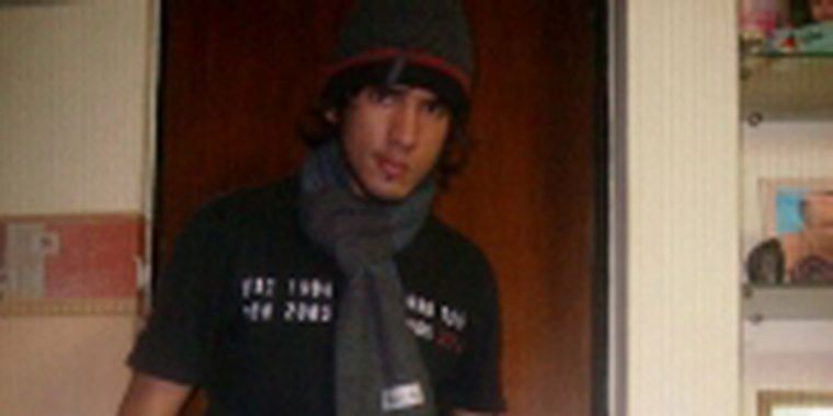 Cuatro jóvenes lo atacaron mientras esperaba su micro. Foto: Infobae.com